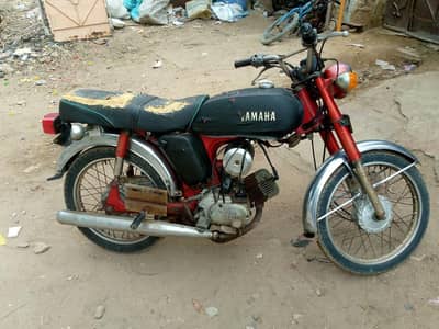 Yamaha red color