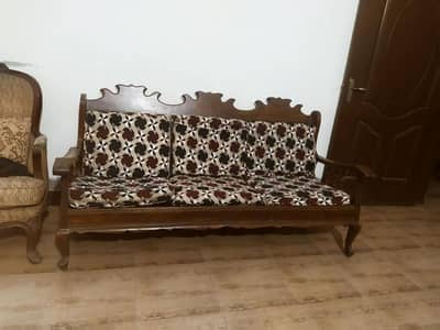 good sofa good condition 10 by 10