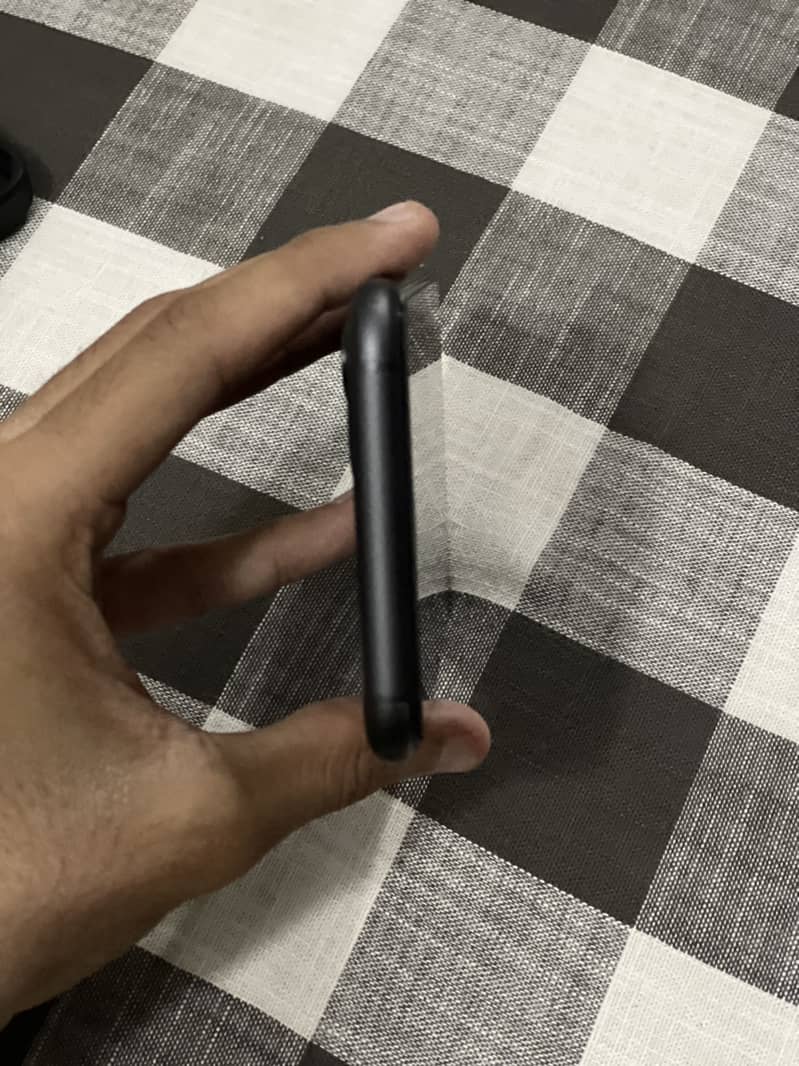 Apple iPhone 11 3