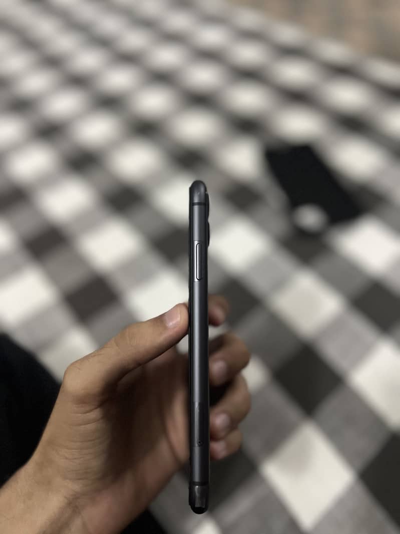 Apple iPhone 11 7