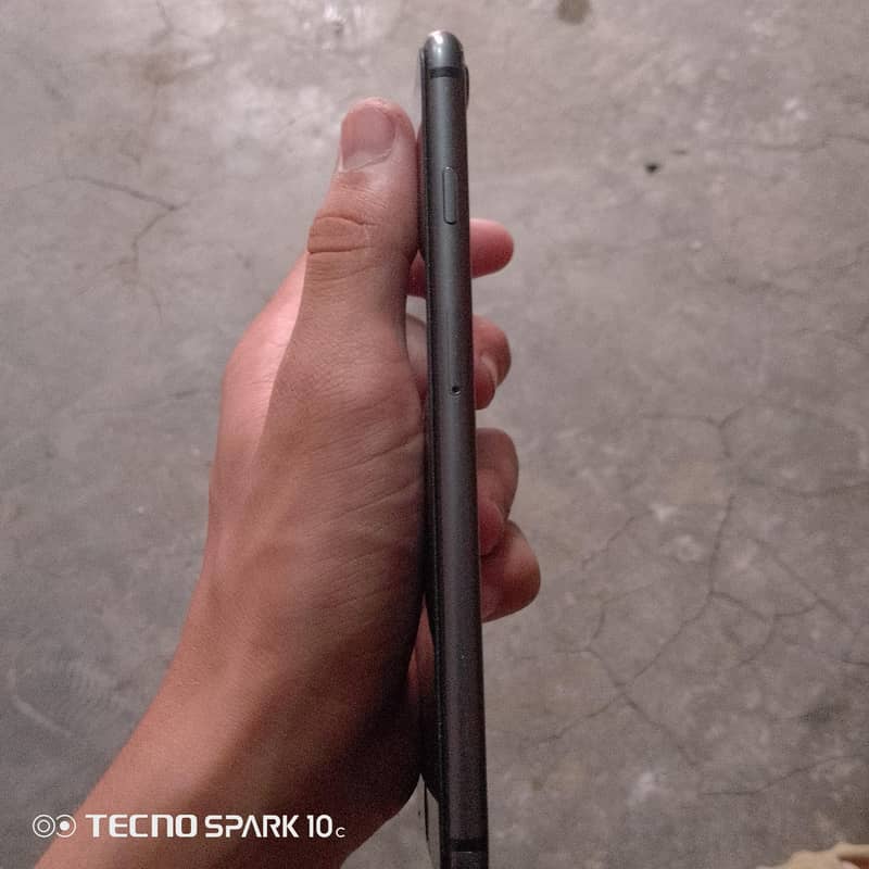 Apple iPhone 8 Plus 1