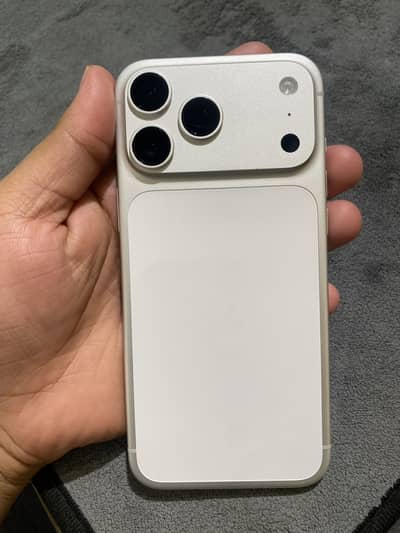 I phone 17 pro max Non 256 GB battery health 100