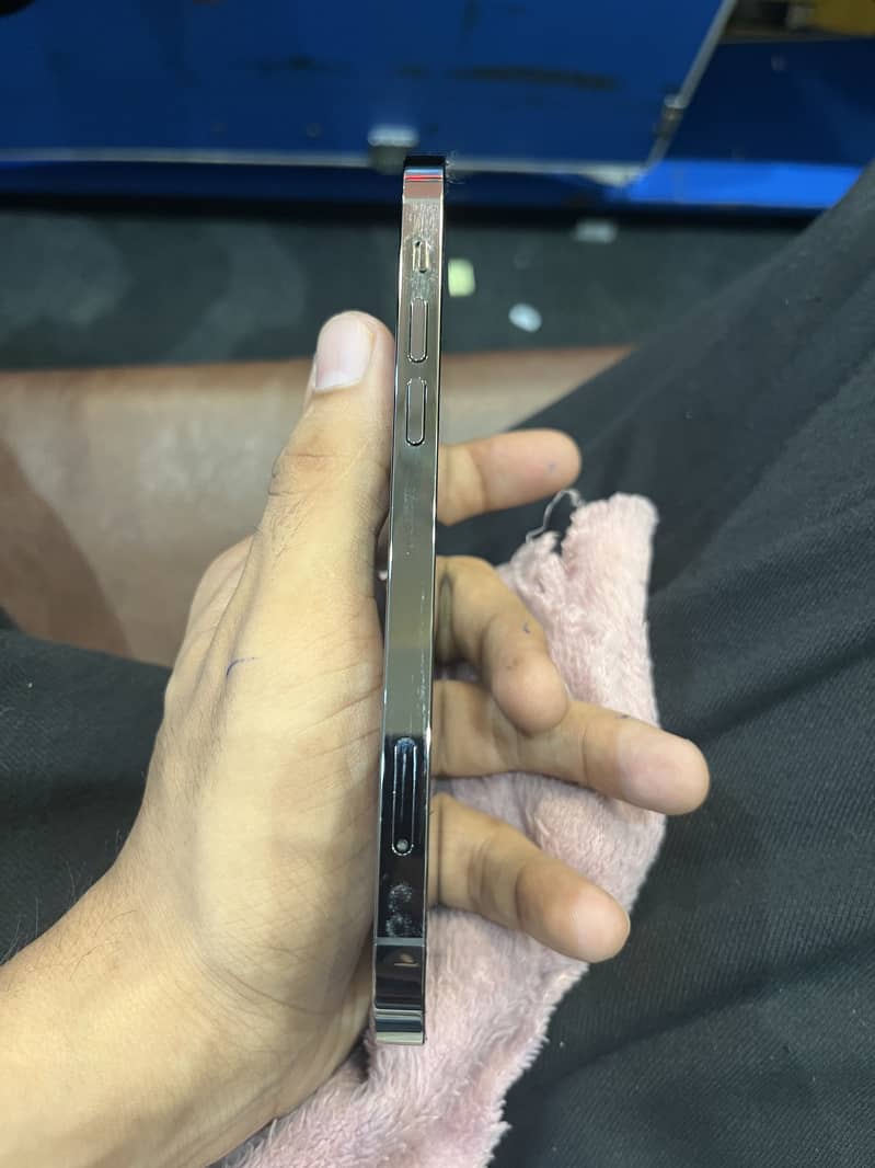 Apple iPhone 12 Pro 4