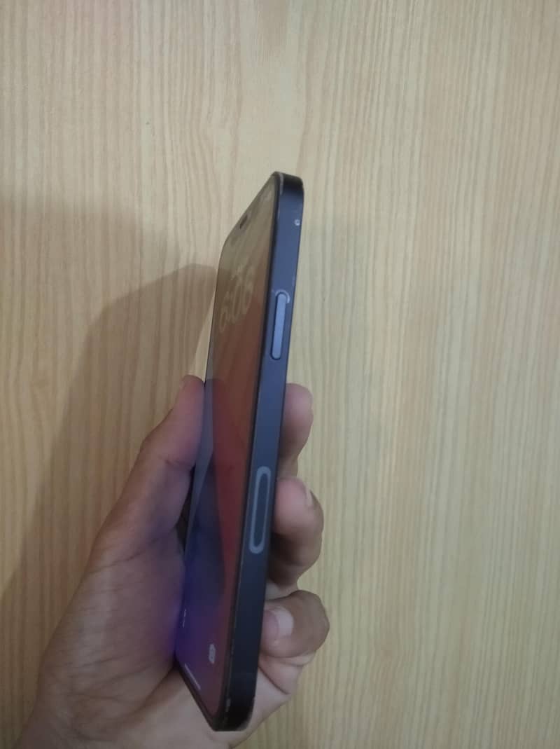 Apple iPhone 12 3