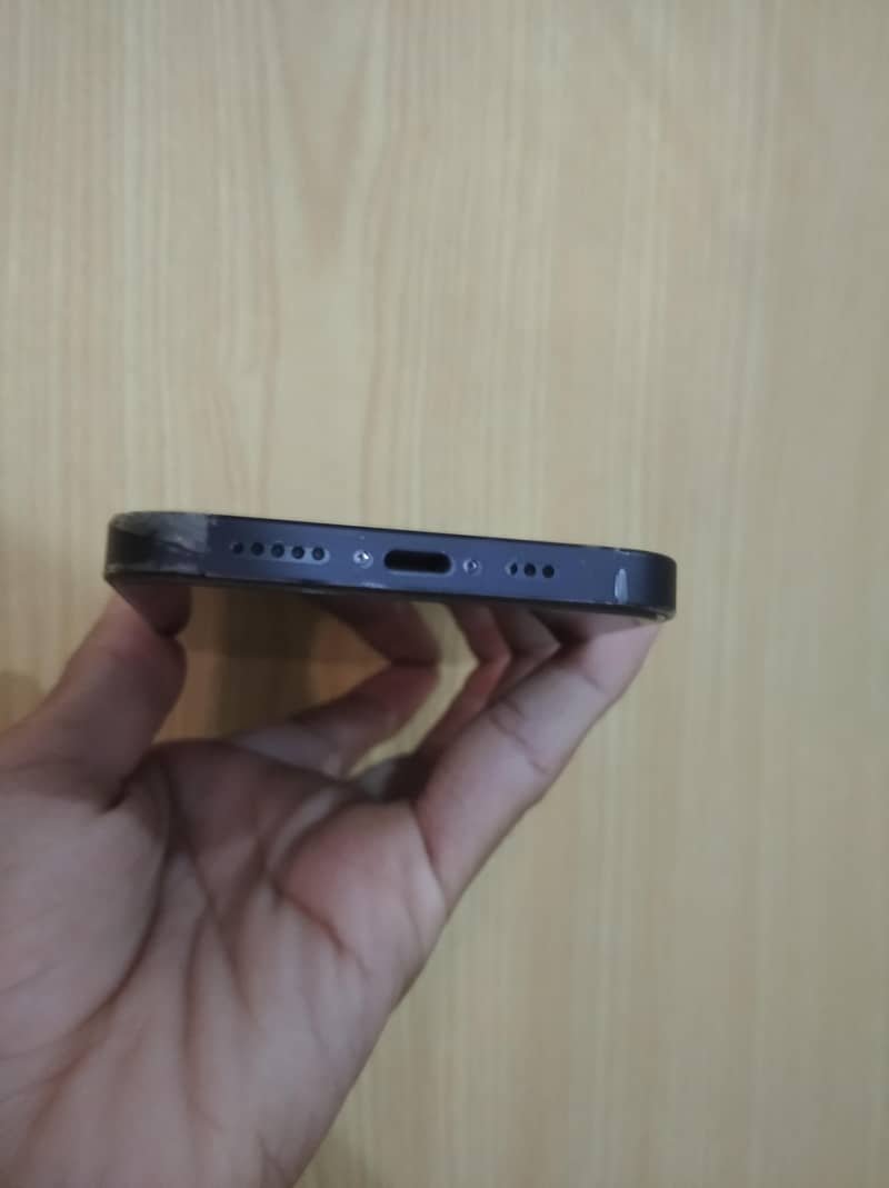 Apple iPhone 12 4