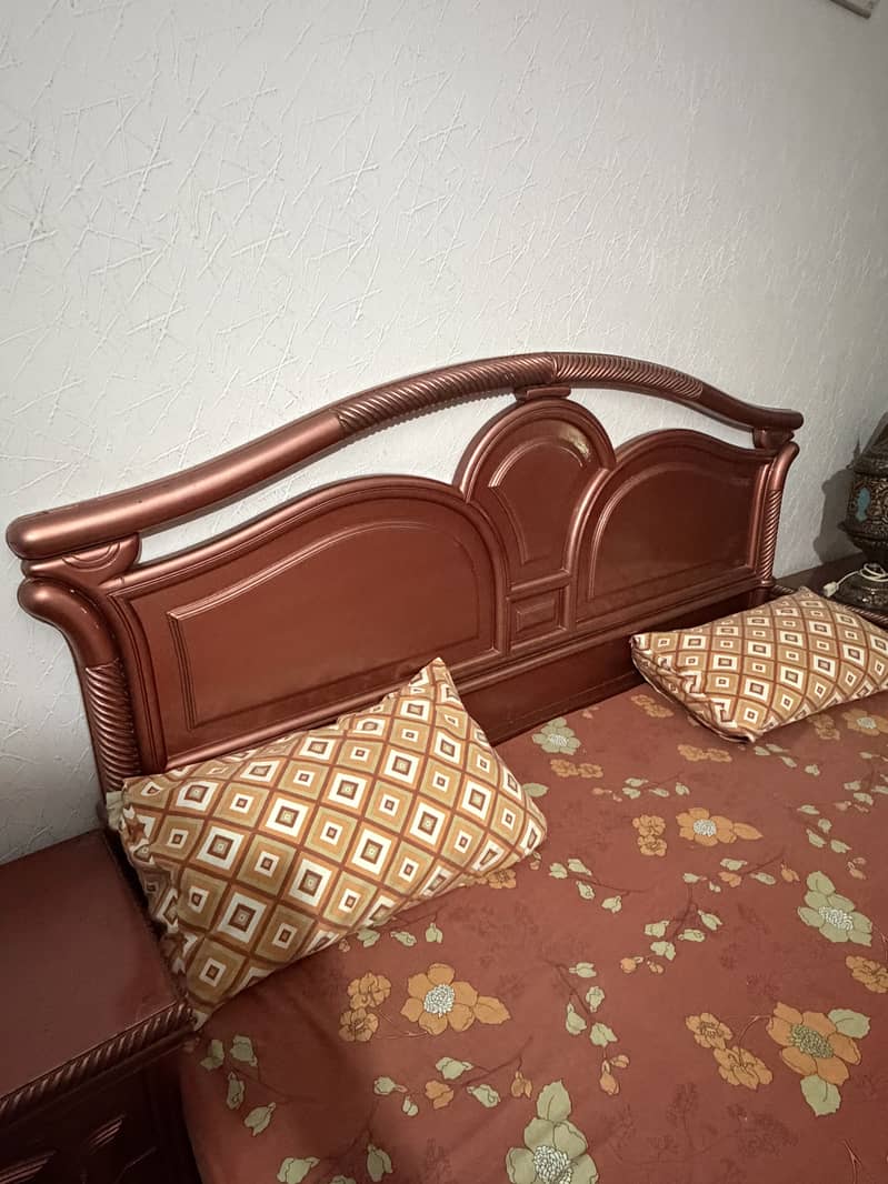 Bed set with two sides tables 1