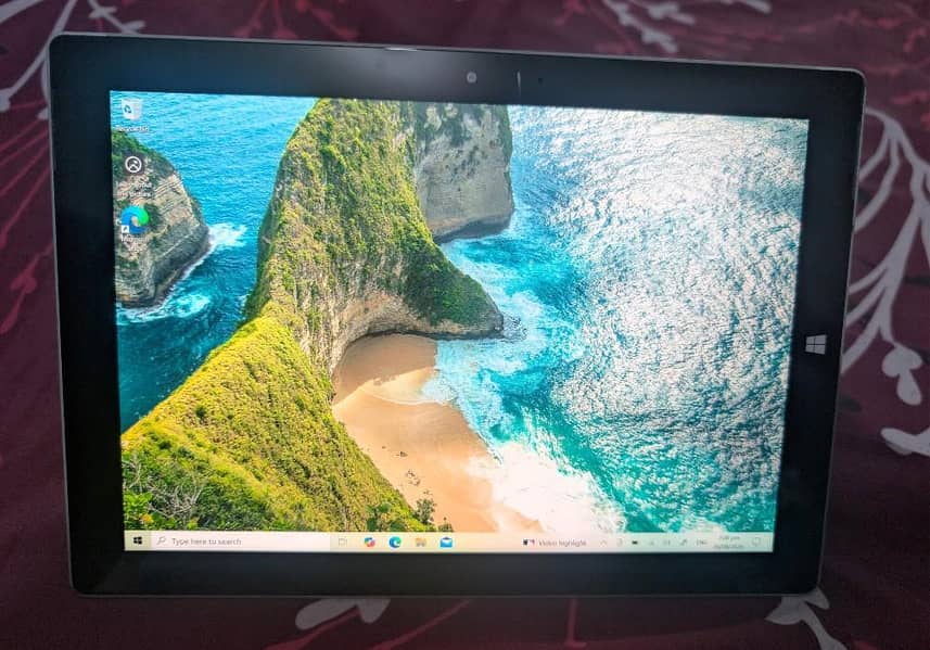 Microsoft Surface Tablet 3 1