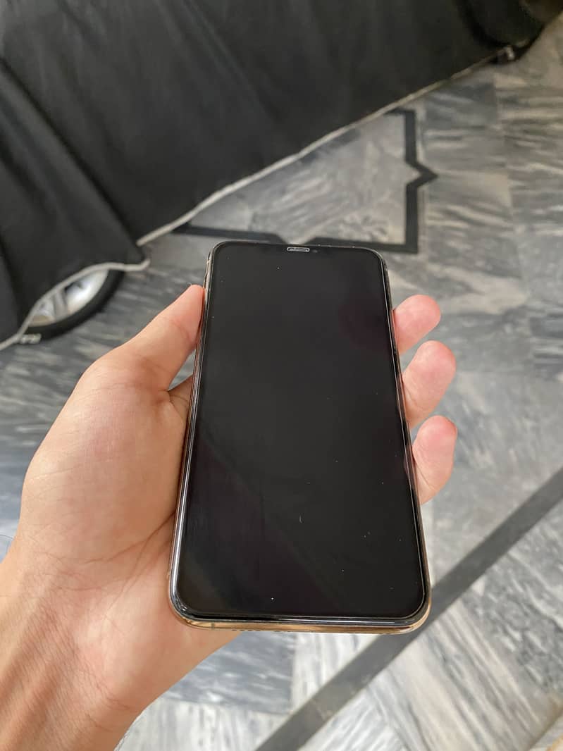 Apple iPhone 11 Pro Max 6