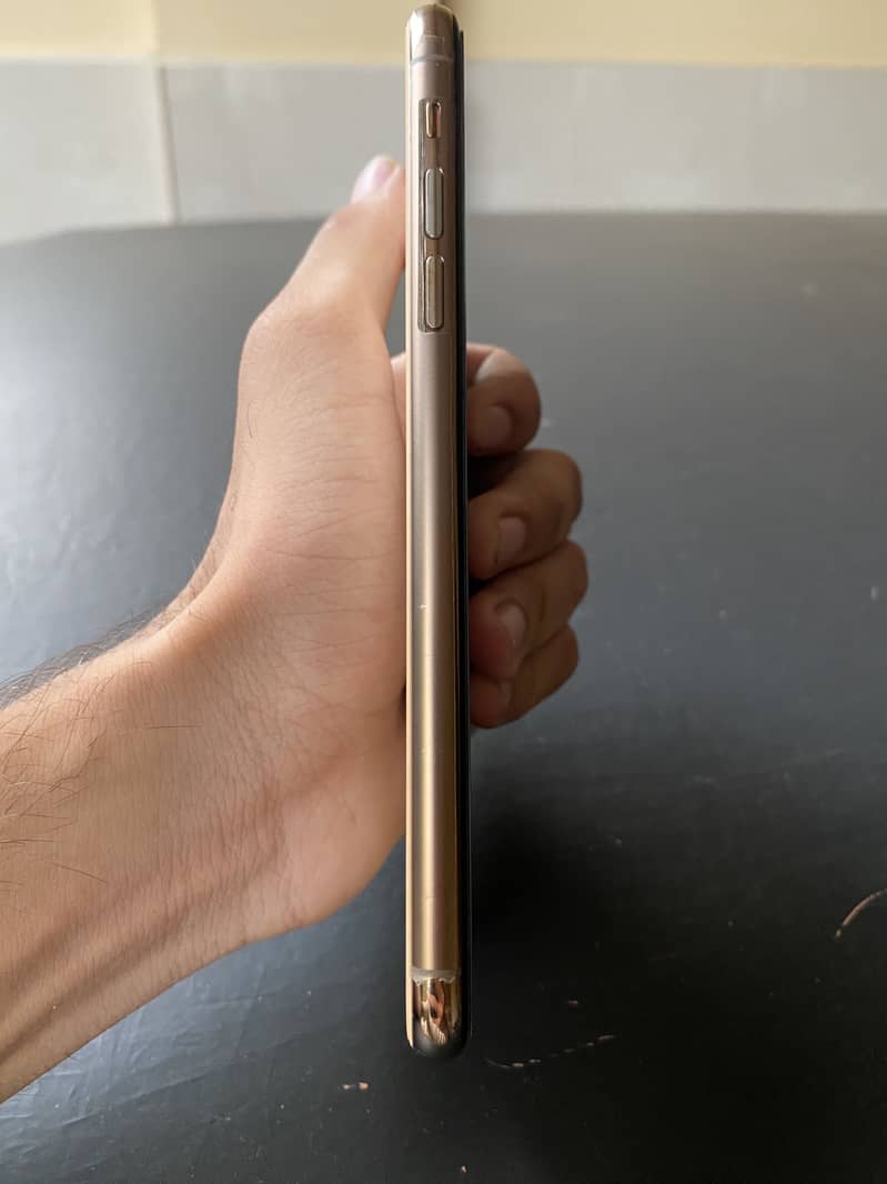 Apple iPhone 11 Pro Max 7