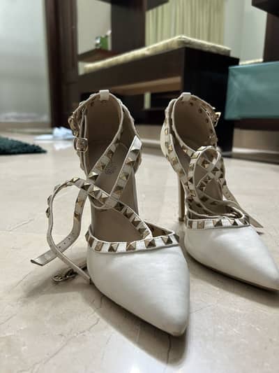 9/10  Imported heels for sale new condition