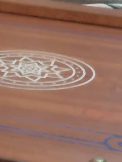 carrom board used with no dice