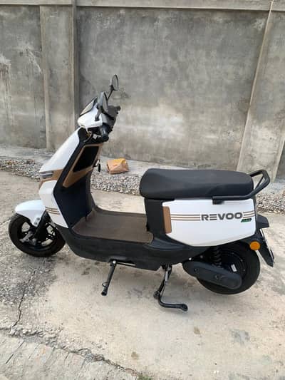 Electric scooty A11 revoo