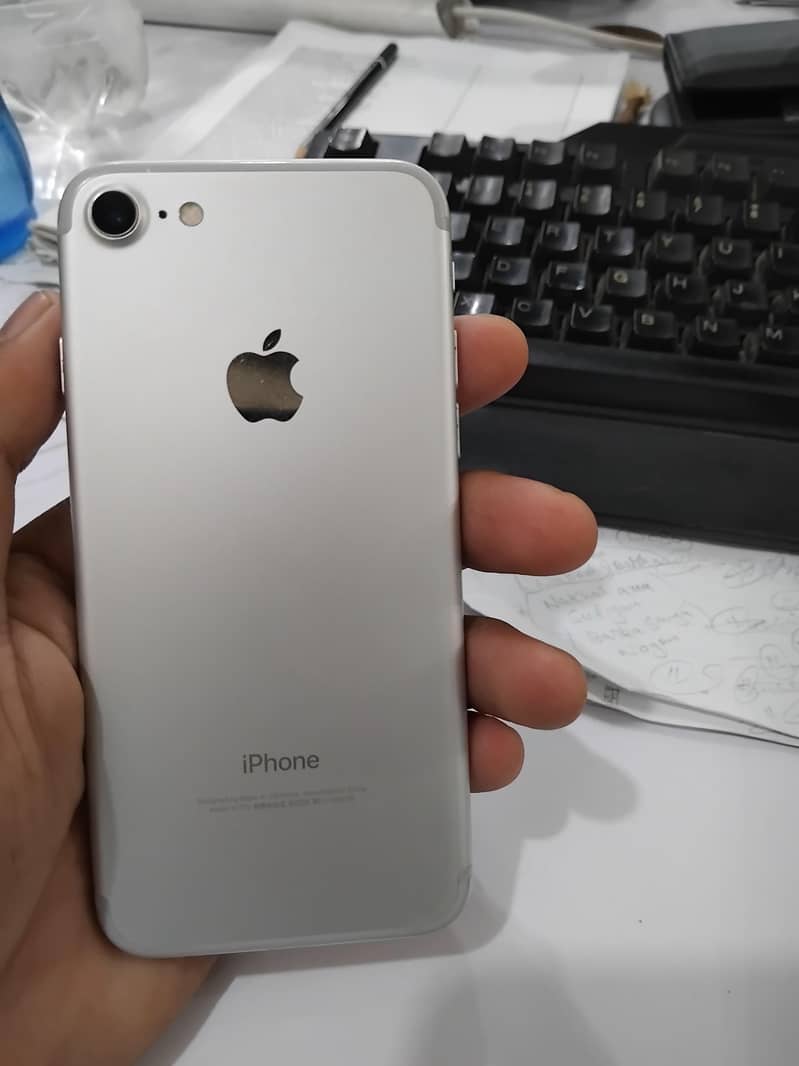 Apple iPhone 7 1