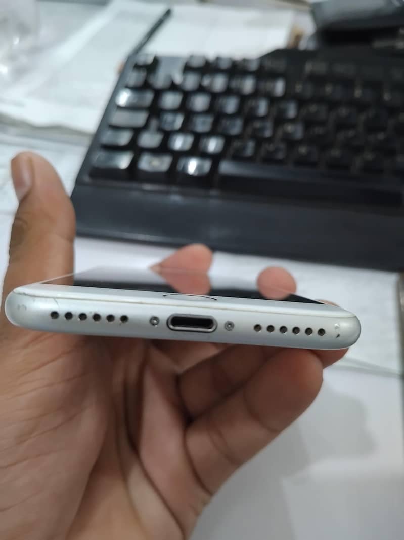 Apple iPhone 7 2