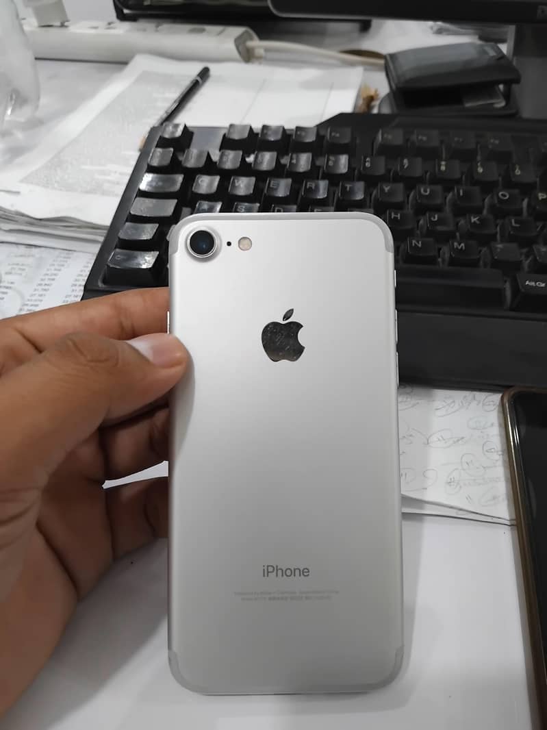 Apple iPhone 7 3