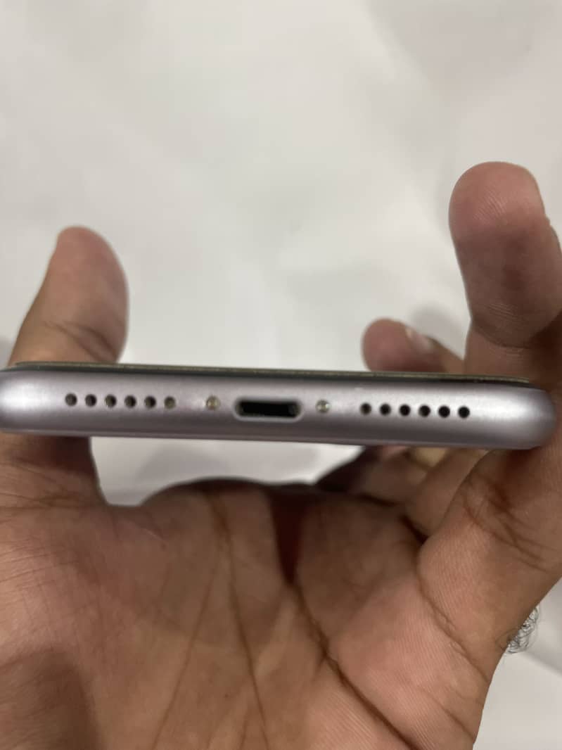 Apple iPhone 11 4