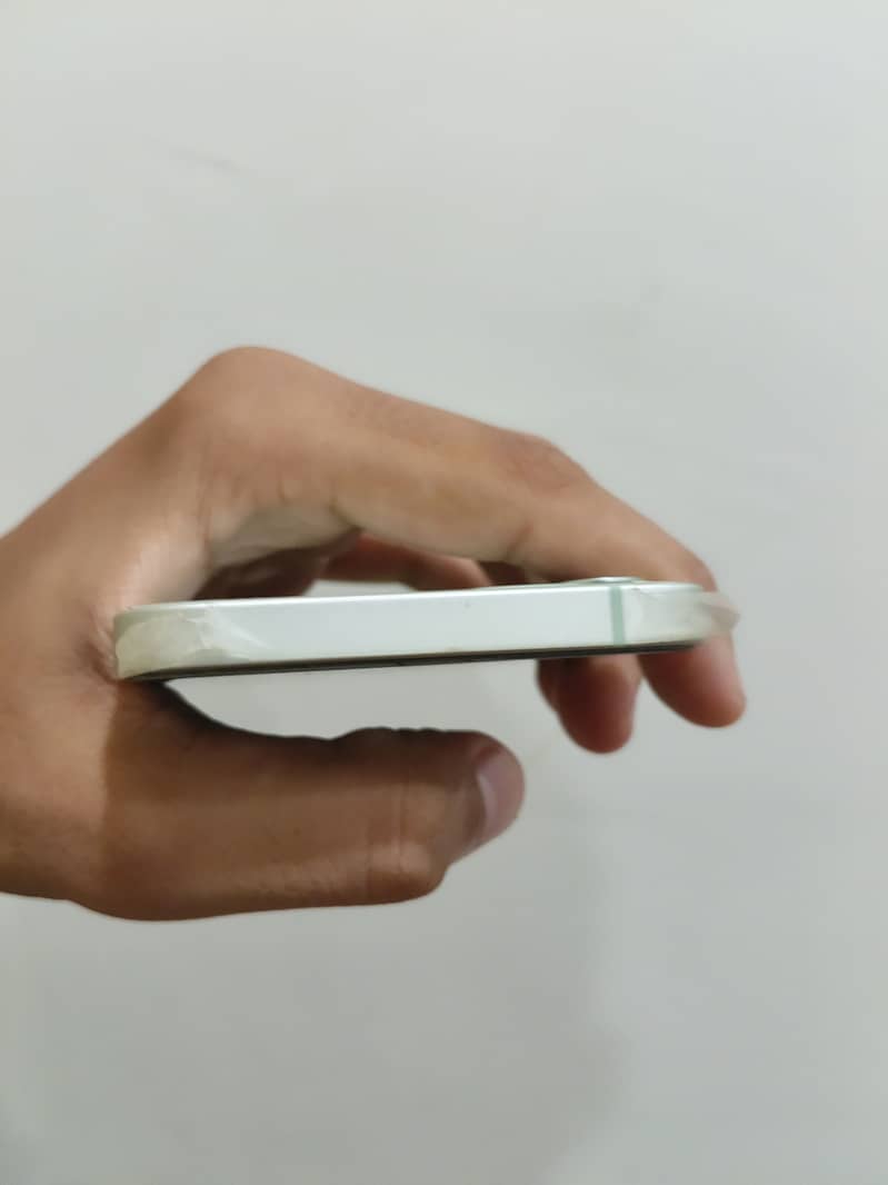Apple iPhone 12 6