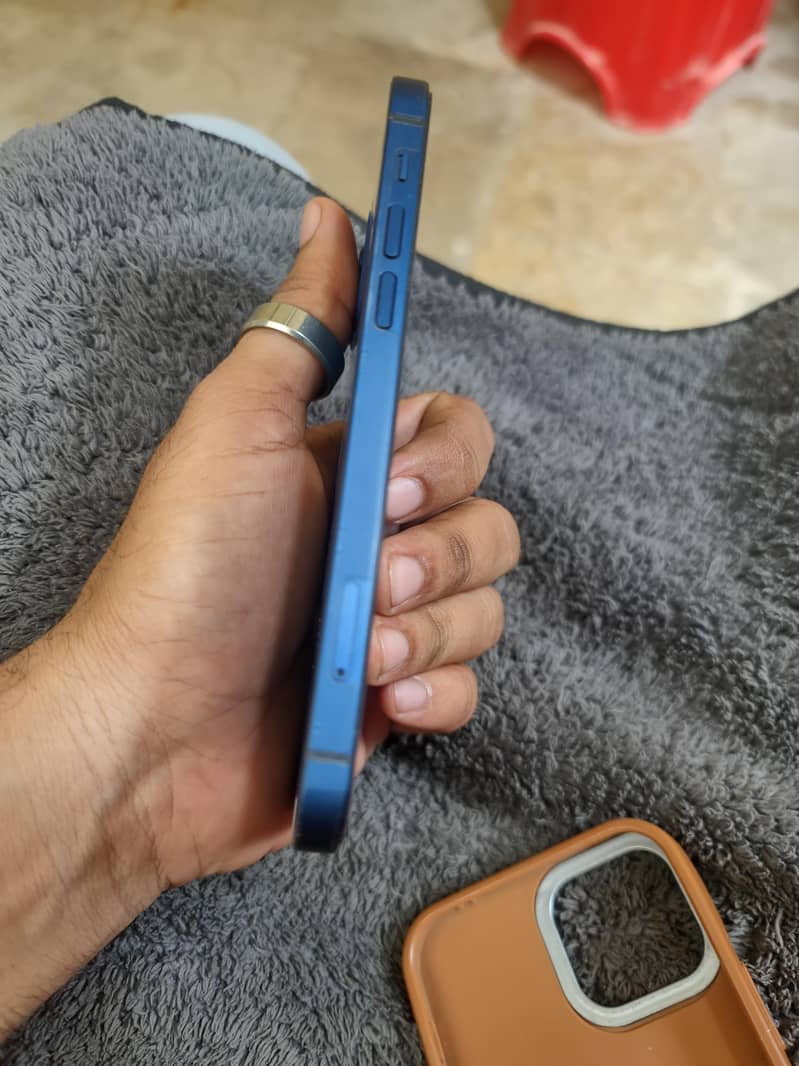 Apple iPhone 12 2