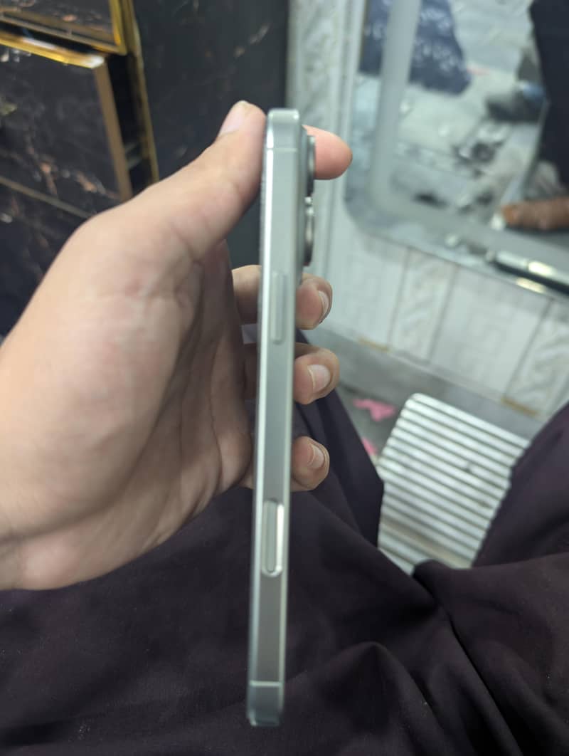 Apple iPhone 16 Pro Max 3