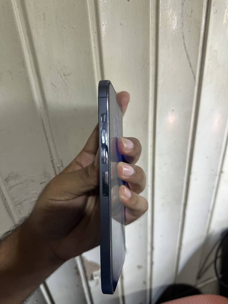 Apple iPhone 13 Pro Max 4