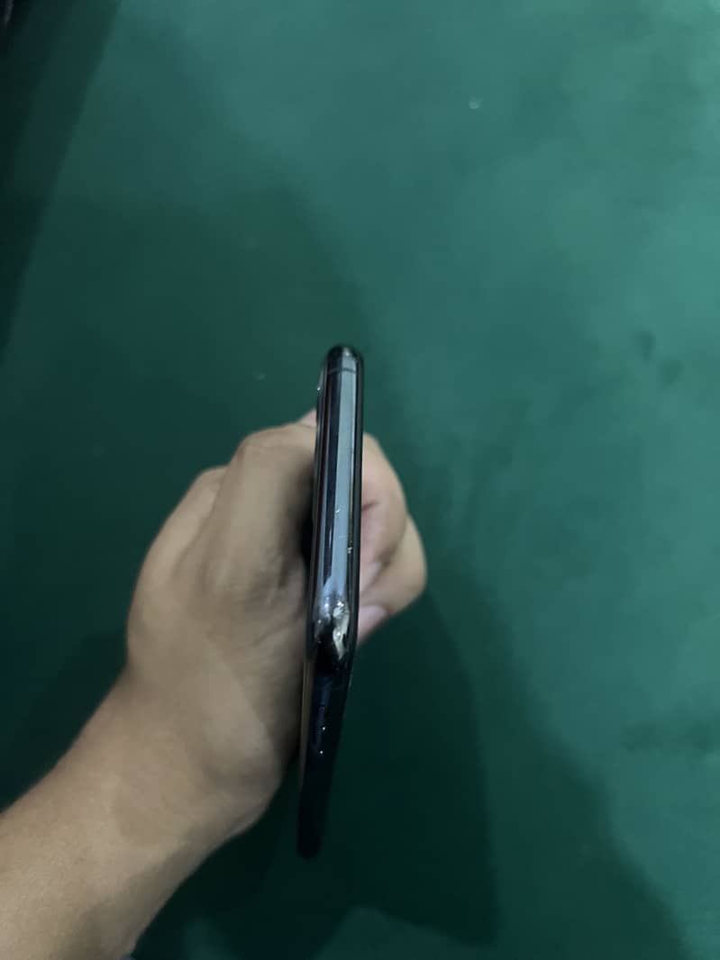 Apple iPhone 11 Pro Max 1