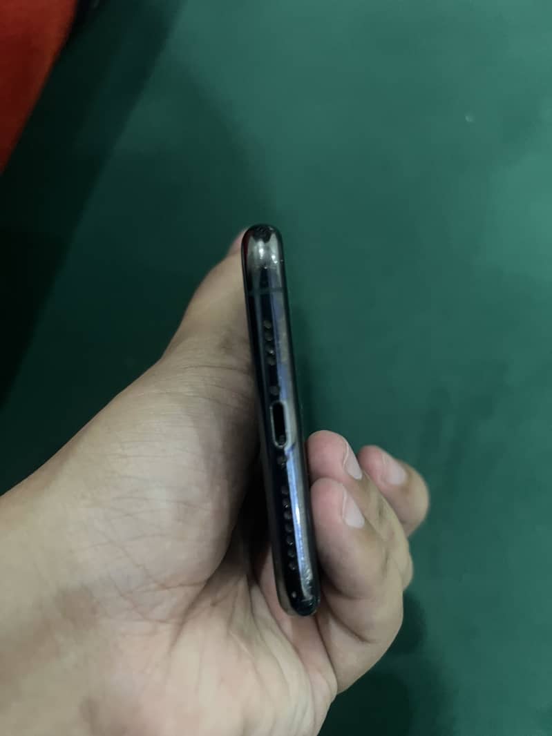Apple iPhone 11 Pro Max 2