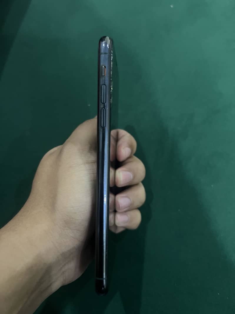 Apple iPhone 11 Pro Max 3