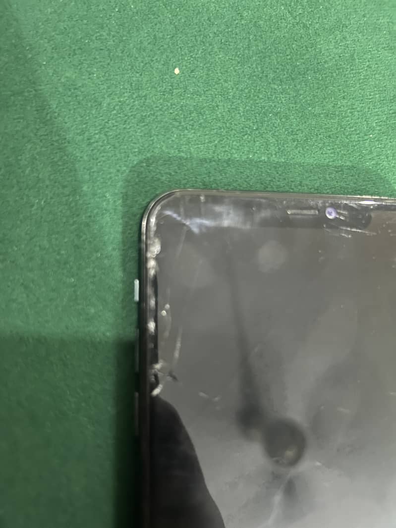 Apple iPhone 11 Pro Max 4