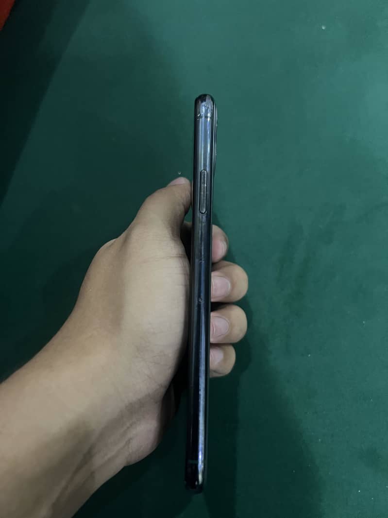 Apple iPhone 11 Pro Max 7