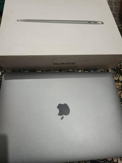 Macbook Air M1 2020 10/10 condition with box and origional charger