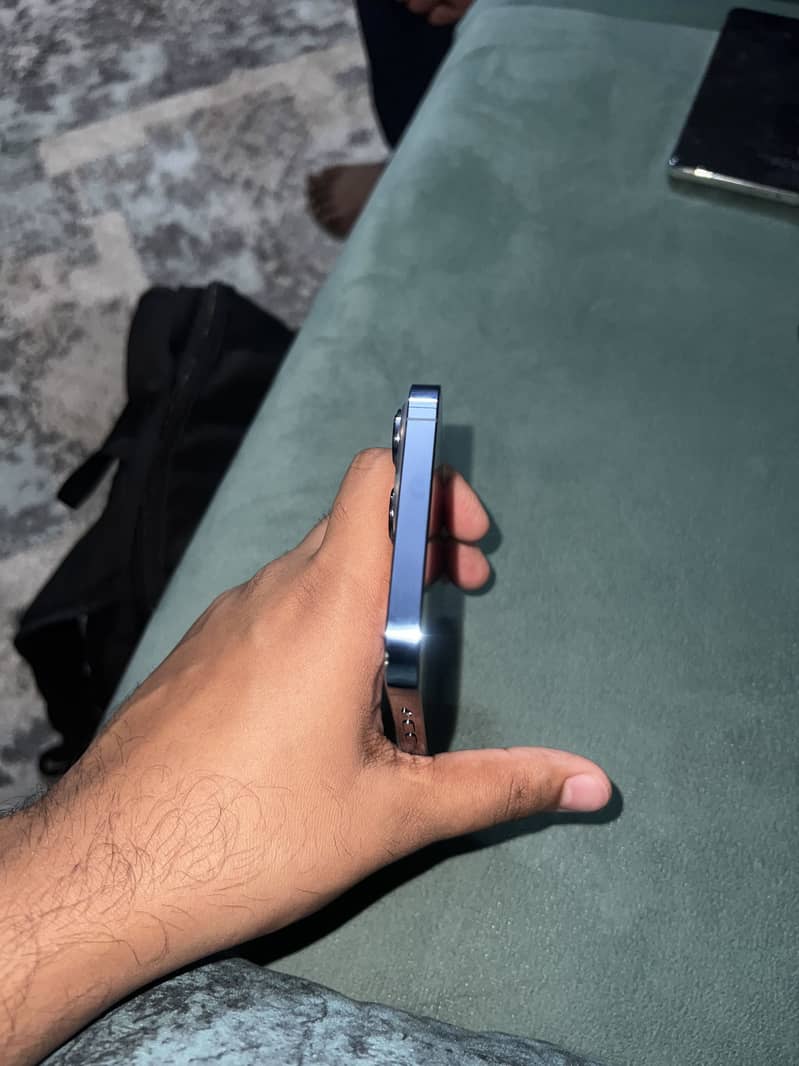 Apple iPhone 13 Pro Max 2