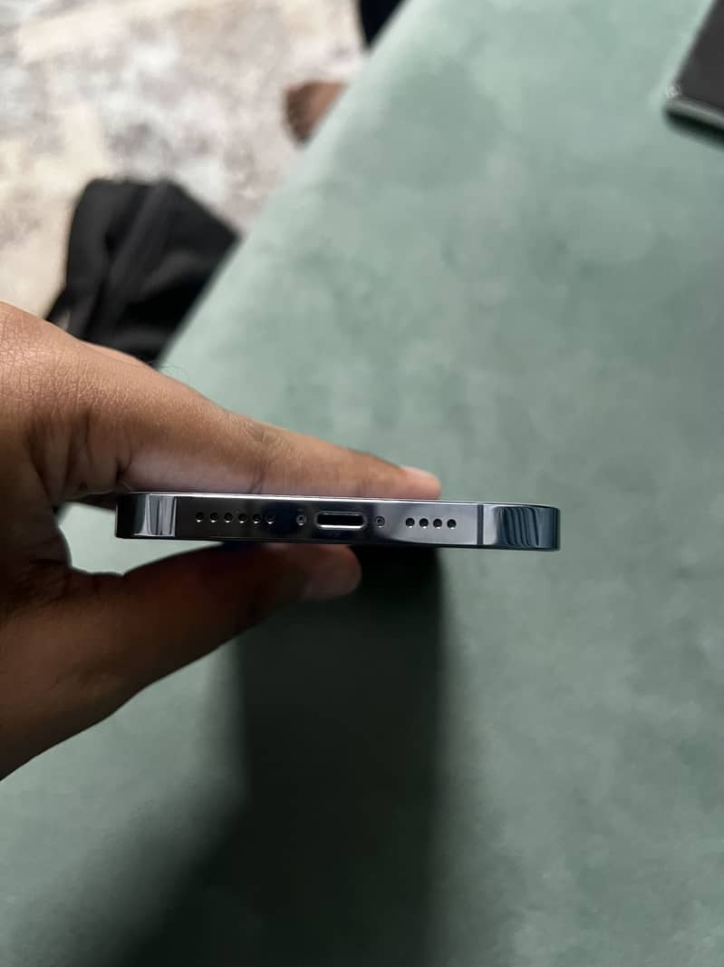 Apple iPhone 13 Pro Max 4