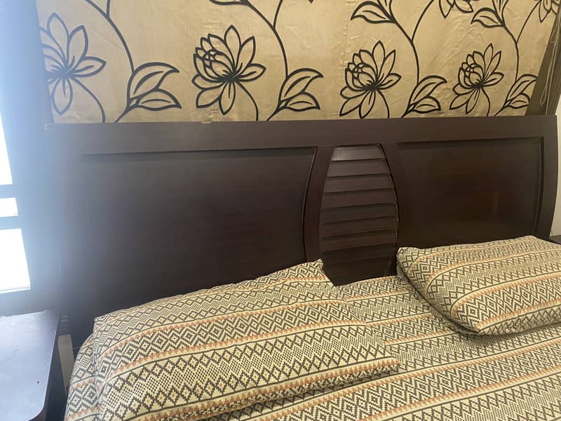 Bed with 2 side tables 1