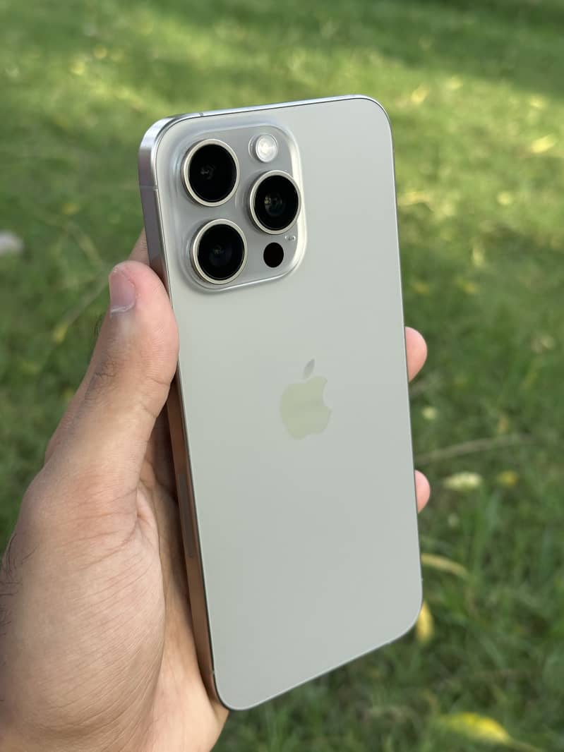 Apple iPhone 15 Pro Max 2