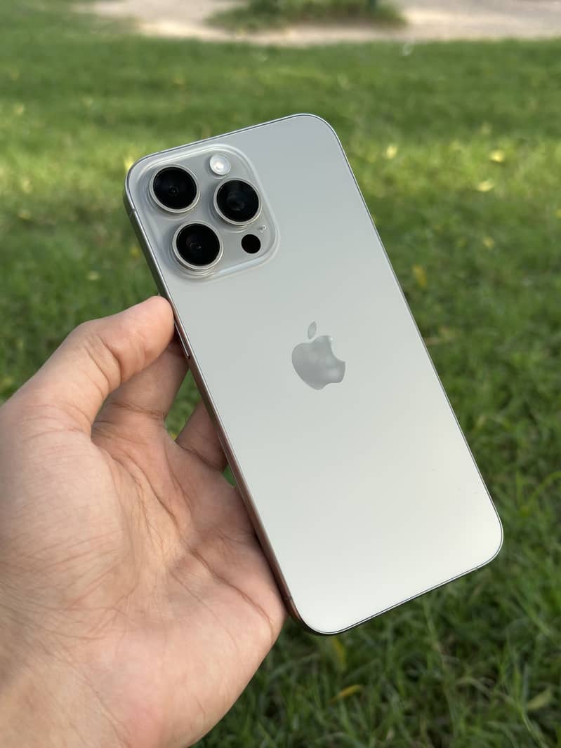 Apple iPhone 15 Pro Max 3