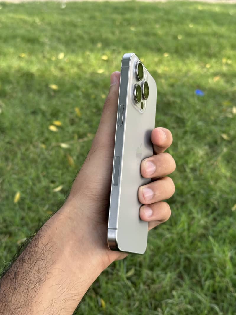 Apple iPhone 15 Pro Max 4