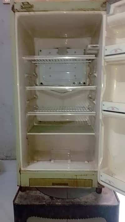 Dawlance frige 22000
