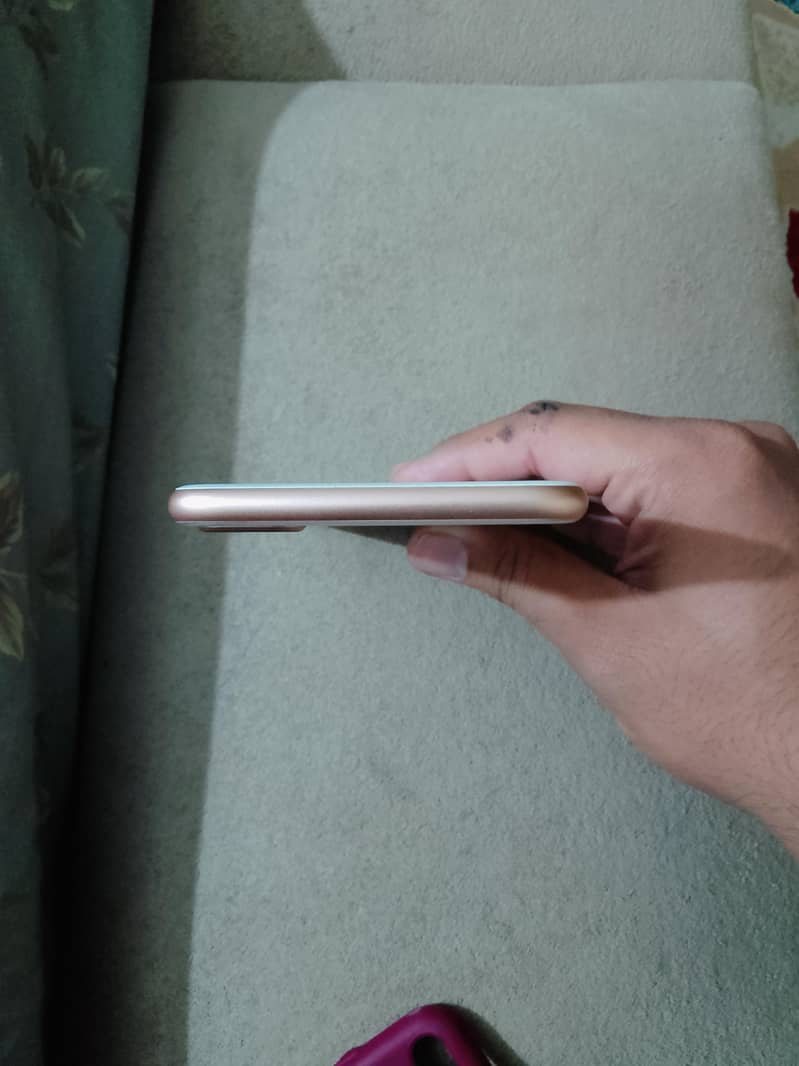 Apple iPhone 8 Plus 3