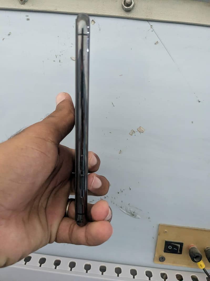 Apple iPhone 11 Pro 2