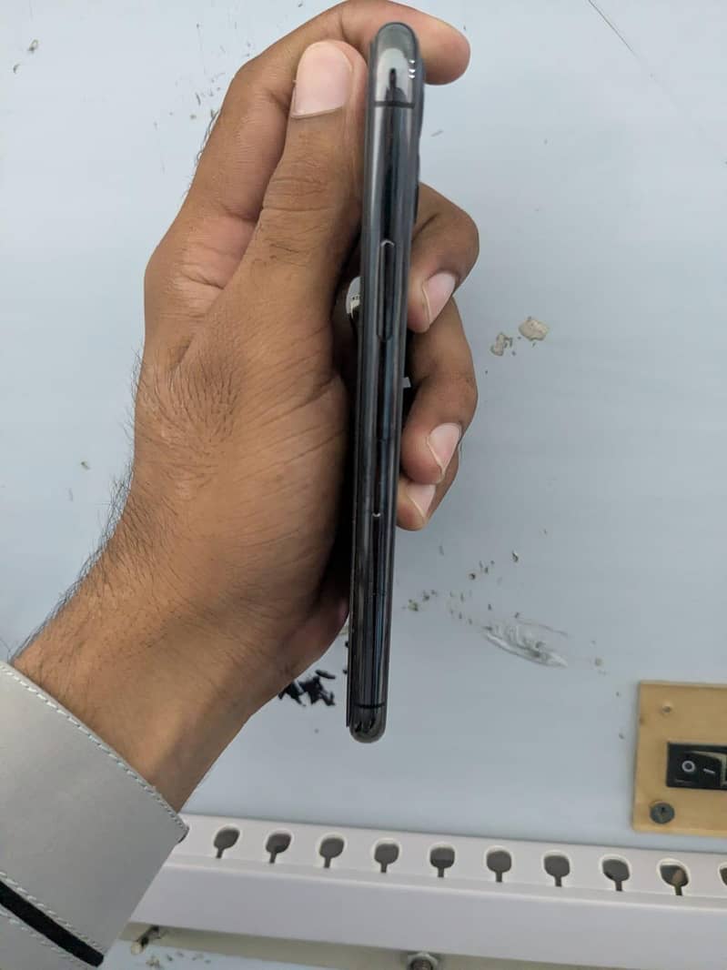 Apple iPhone 11 Pro 3