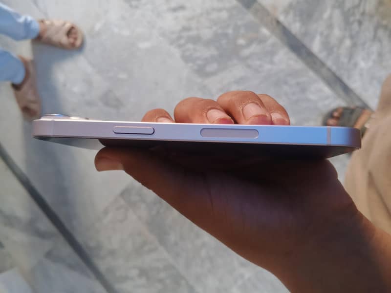 Apple iPhone 14 3