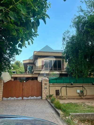 Ready To Sale A House 622 Square Yards In F-8/2 Islamabad