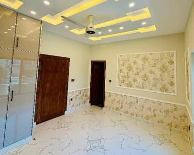 Top Location F-7/3 Demolish Able House