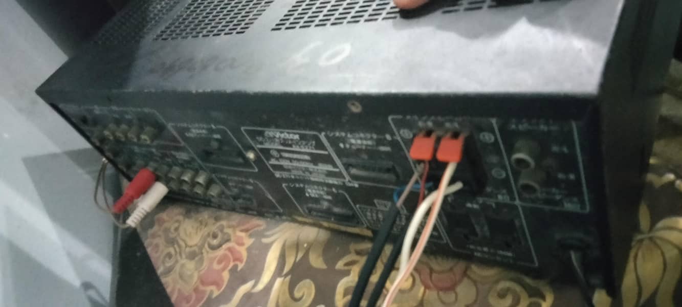 amplifier & speakers 3