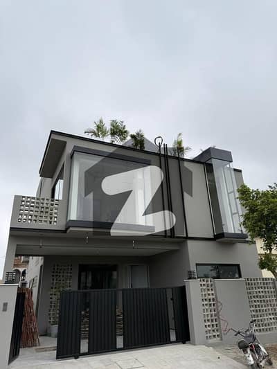 Most Prime Location 10 Marla Park Face House