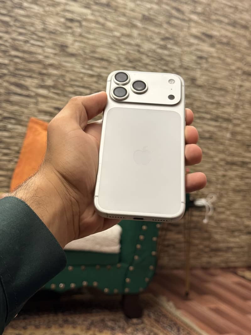Apple iPhone 17 Pro Max 2