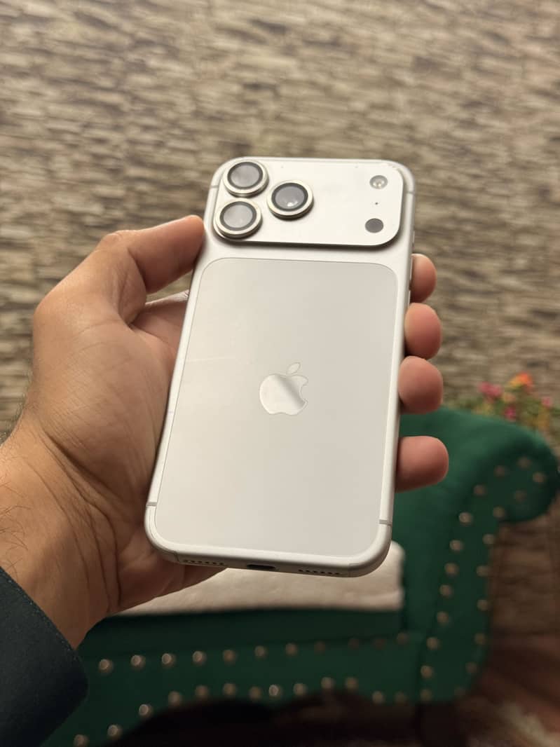 Apple iPhone 17 Pro Max 3