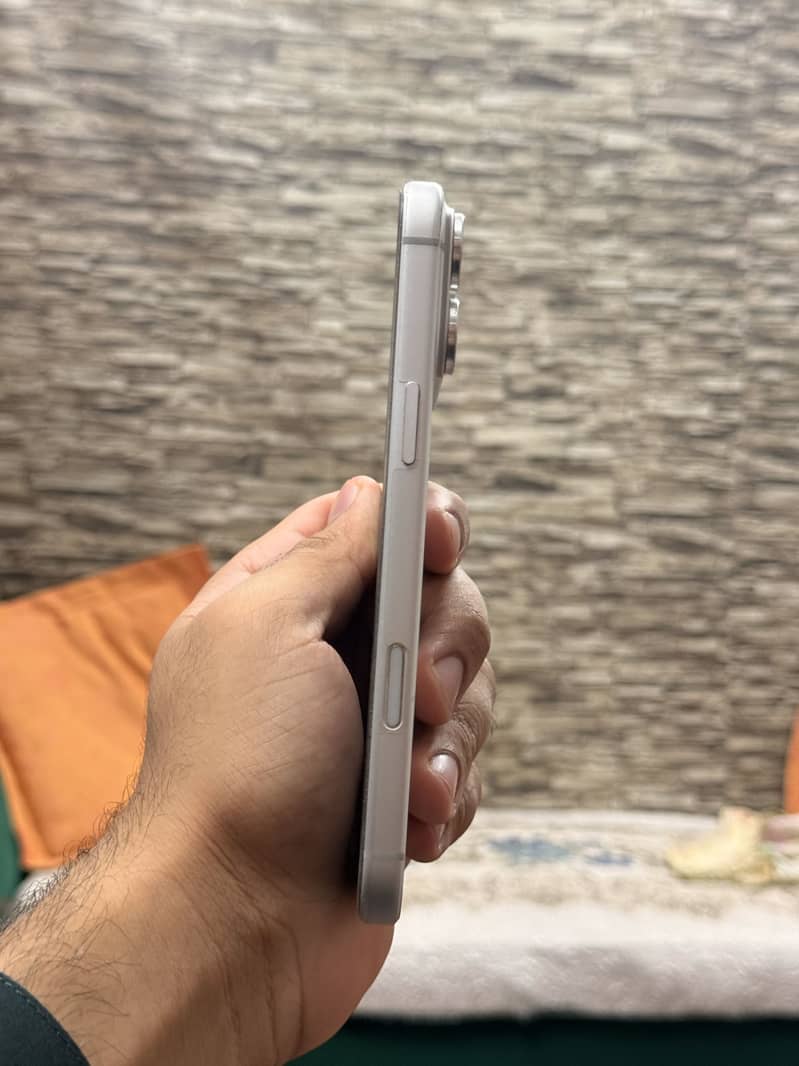 Apple iPhone 17 Pro Max 4