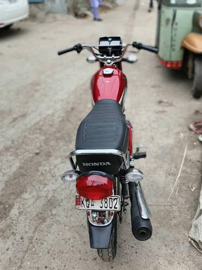 Honda cg125 karachi number red colour