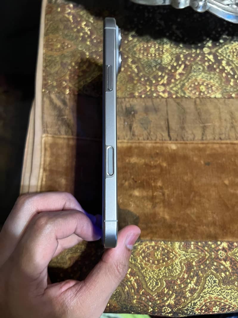 Apple iPhone 16 Pro Max 2